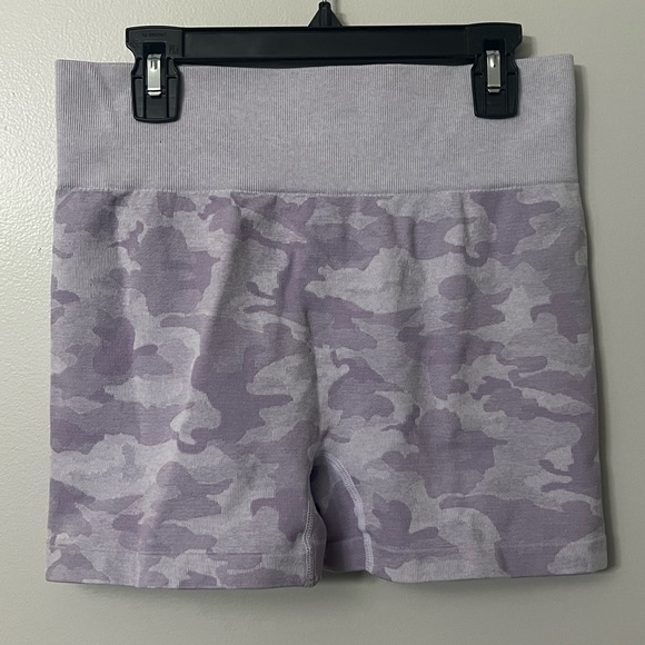 SHEIN camo scrunch workout shorts set (4 total). Size medium - Picture 10 of 10